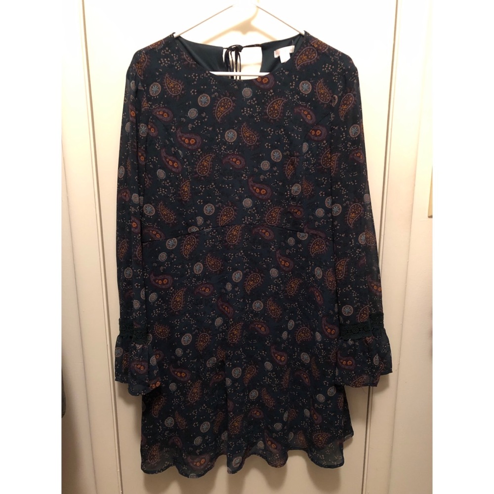Green paisley print long sleeve tie back dress